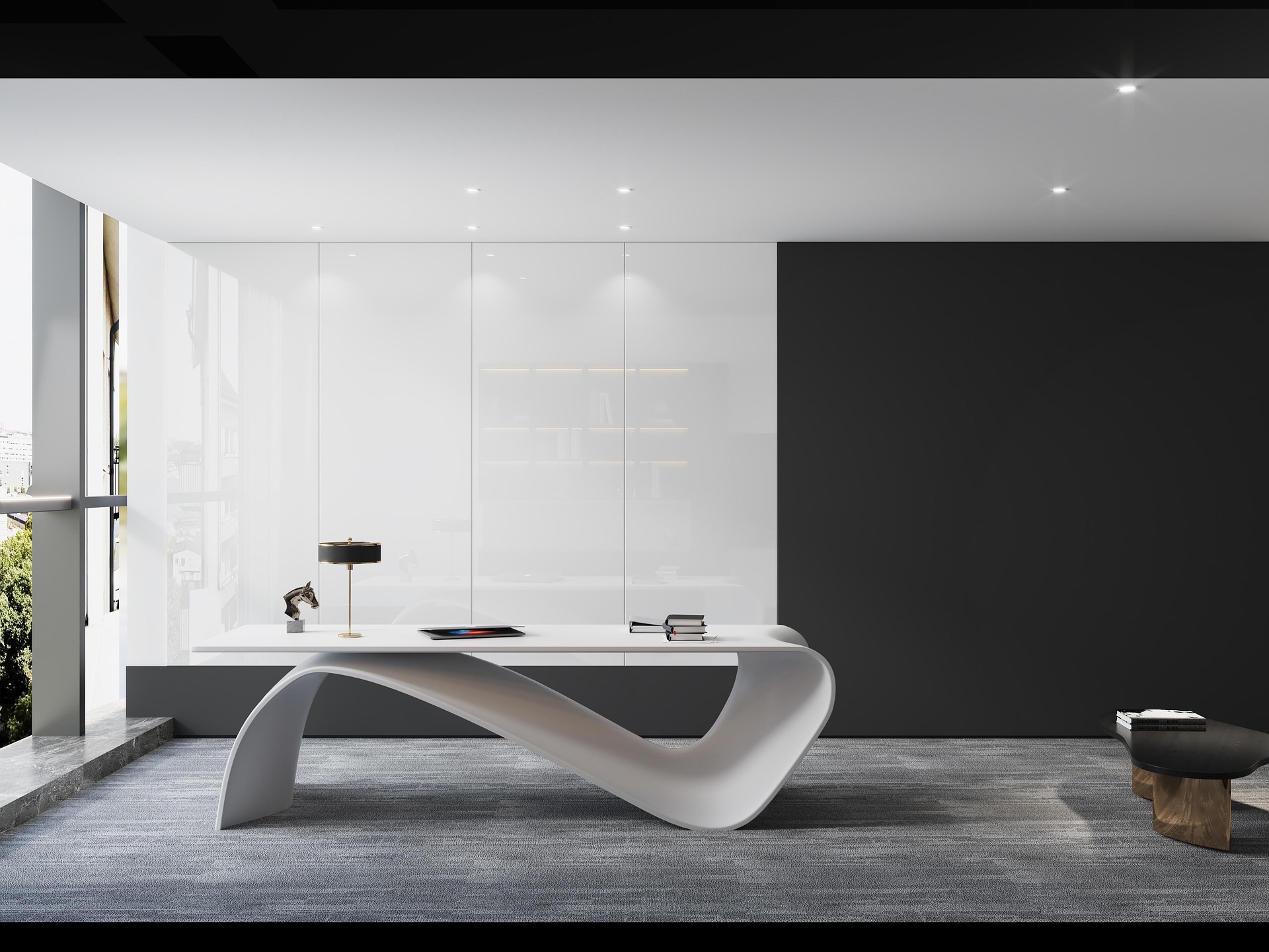 Scrivania e ambiente di lavoro dello studio